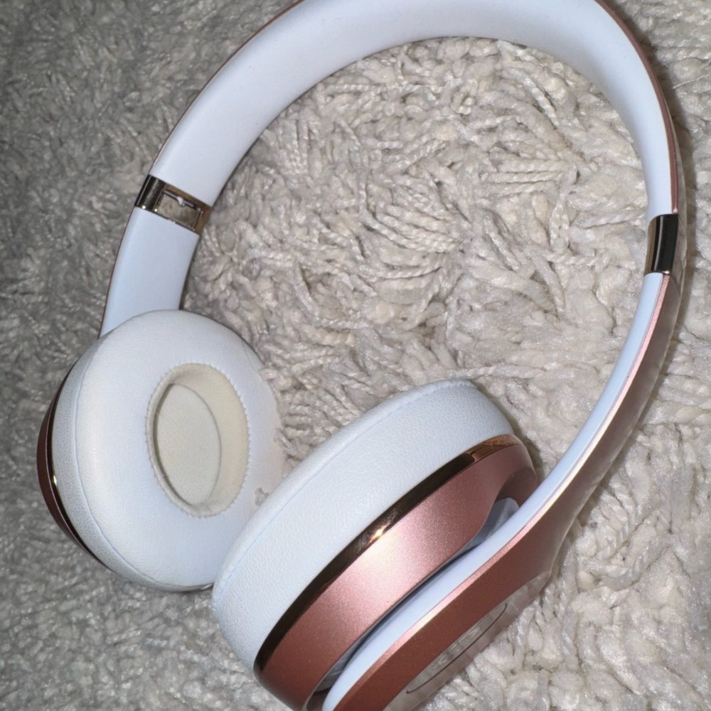 Beats Solo3 Wireless Headphones - Rose Gold